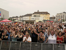�ber 2000 kamen nach Solingen!