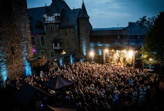 BOUNCE auf Schloss Burg