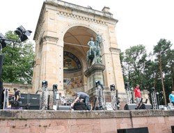 Bounce am Friedensdenkmal